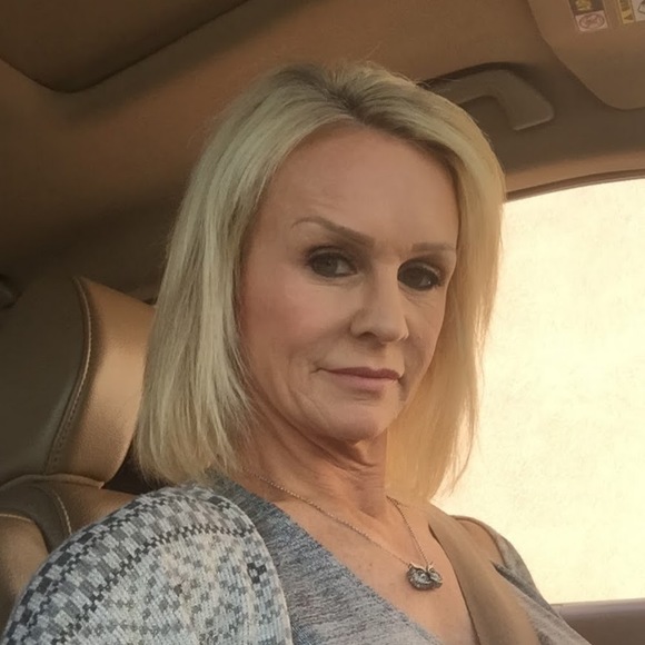 Meet your Posher, Edie - Picture 1 of 1